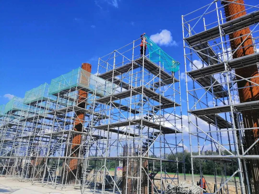 盤扣式腳手架相比傳統(tǒng)式腳手架有哪些優(yōu)勢？(圖1)